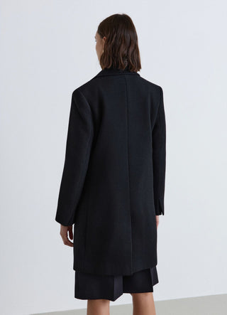 Three-quarter length single-breasted coat with two buttons