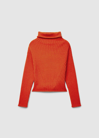 Maglia a coste con collo alto