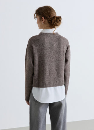 Maglia con inserto camicia e scollo a V