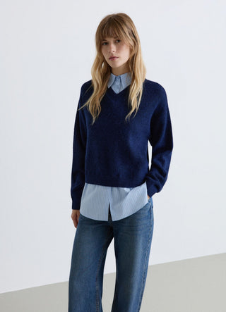 Maglia con inserto camicia e scollo a V