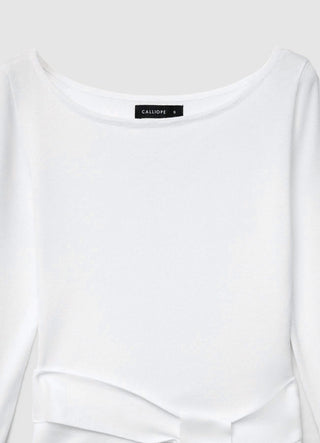 Pull moulant avec ceinture nouée