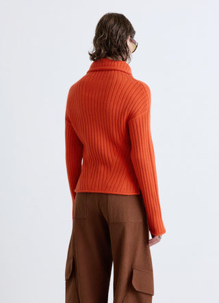 Maglia a coste con collo alto