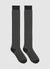 Lange, einfarbig gestrickte Socken
