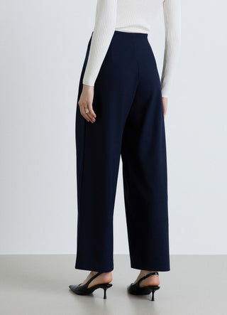 Pantalone palazzo u jednobojnoj varijanti sa naborima