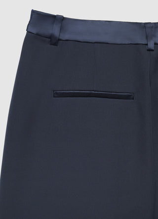 Plain shorts with satin waistband