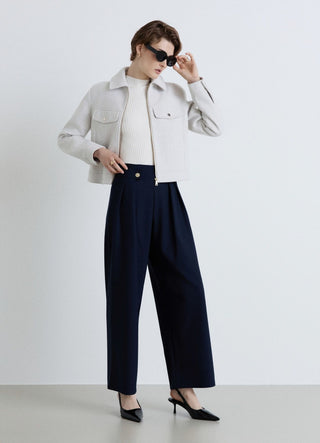 Pantalone palazzo u jednobojnoj varijanti sa naborima