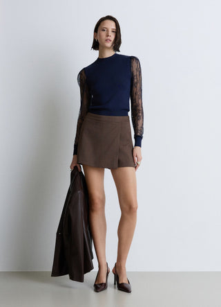 T-shirt with lace sleeves