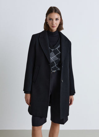 Three-quarter length single-breasted coat with two buttons