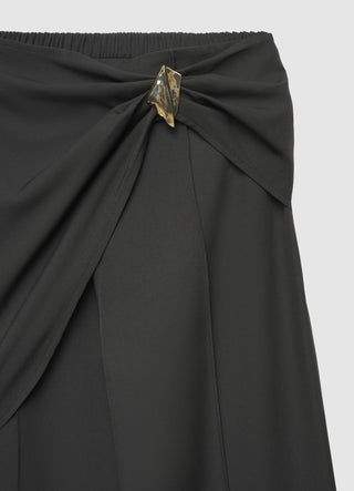 Pantalon wide leg avec drapé et épingle