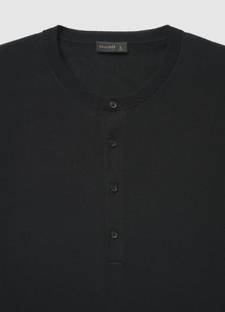 Maglia serafino con bottoni