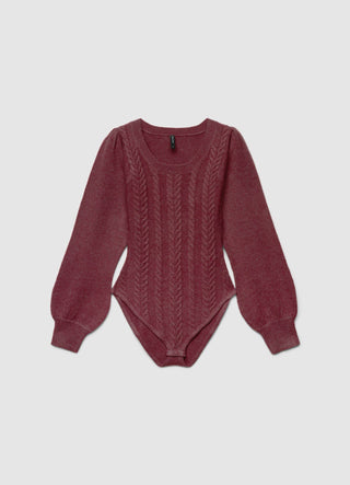 Cable-knit body with long sleeves