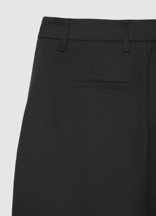 Long trousers with pleats