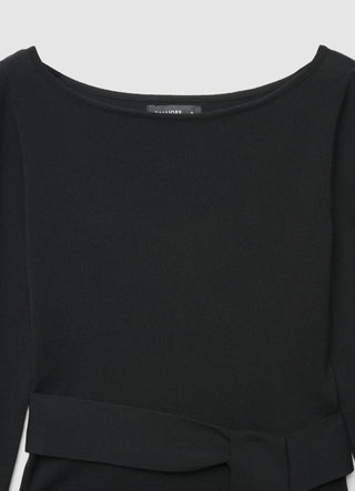 Eng anliegendes Shirt mit Taillengürtel